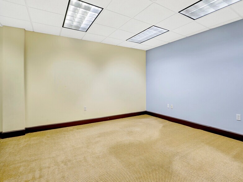 More Photos Of 4070-4090 Laguna St, Coral Gables Medical For Sale