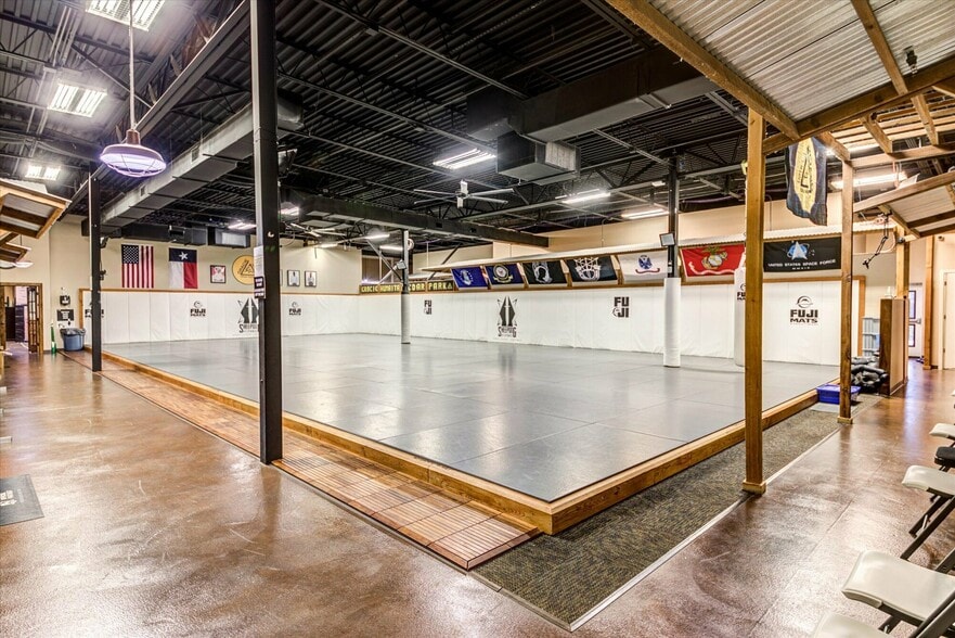More Photos Of 1754 Bagdad Rd, Cedar Park Light Distribution For Sale