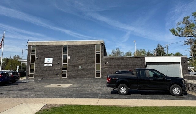 More Photos Of 8400 Brookfield Ave, Brookfield Flex For Sale