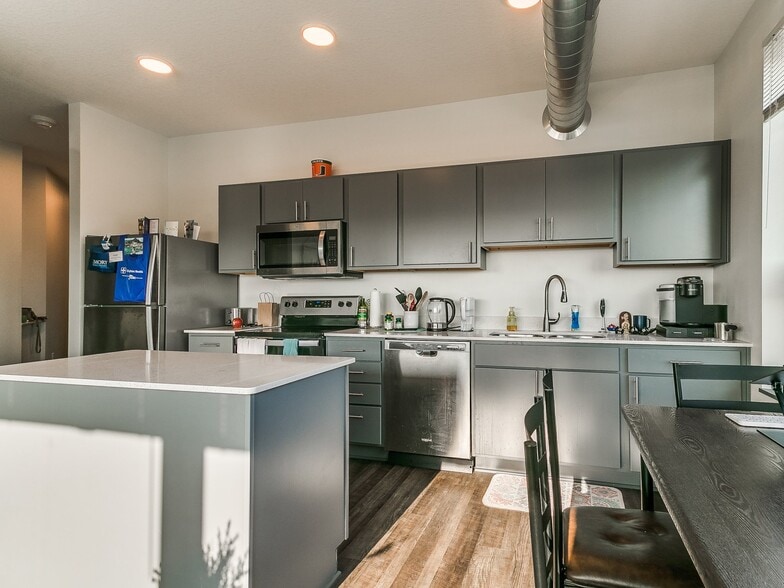More Photos Of 1261 8th St, West Des Moines Apartments For Lease
