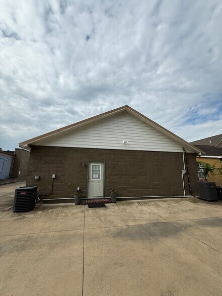 More Photos Of 327 State St E, Murfreesboro Flex For Sale