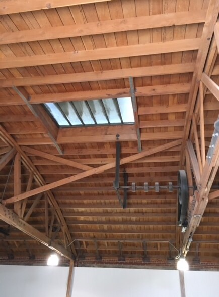 More Photos Of 749 E Temple St, Los Angeles Showroom For Lease