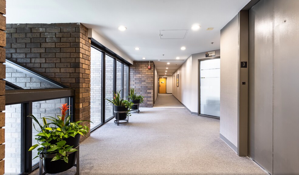 More Photos Of 12747 Olive Blvd, Creve Coeur Coworking Space