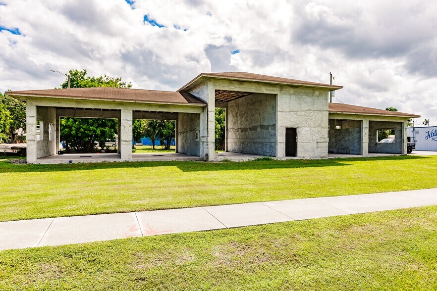 More Photos Of 555 NW 16th St, Belle Glade Light Distribution For Sale