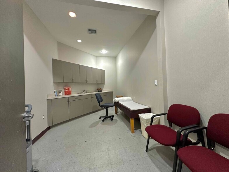 More Photos Of 1302 N Shepherd Dr, Houston Medical For Lease