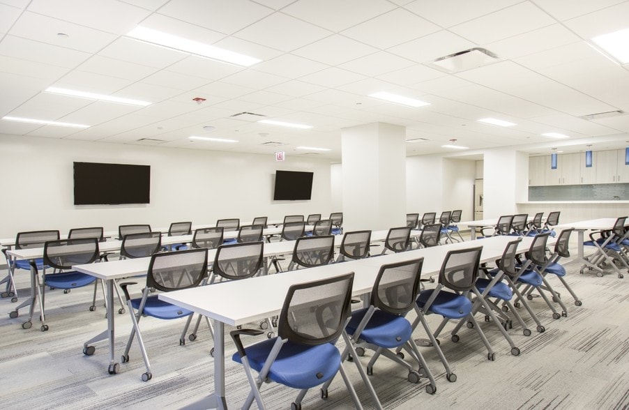 More Photos Of 2 N LaSalle St, Chicago Office For Lease