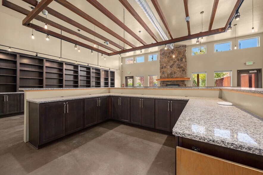 More Photos Of 1043 N River Rd, Palisade Freestanding For Sale