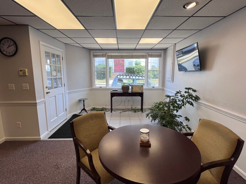 More Photos Of 34 Market St, Amesbury Freestanding For Lease