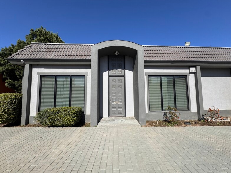 More Photos Of 222 N J St, Tulare Office For Lease