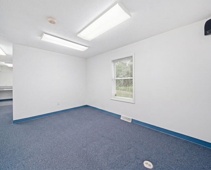 More Photos Of 3165 County Farm Rd, Jackson Storefront Retail Office For Sale