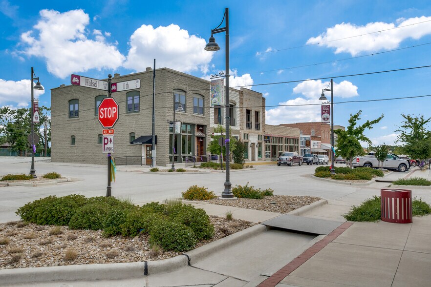 More Photos Of 1024 Halsell St, Bridgeport Storefront Retail Office For Sale