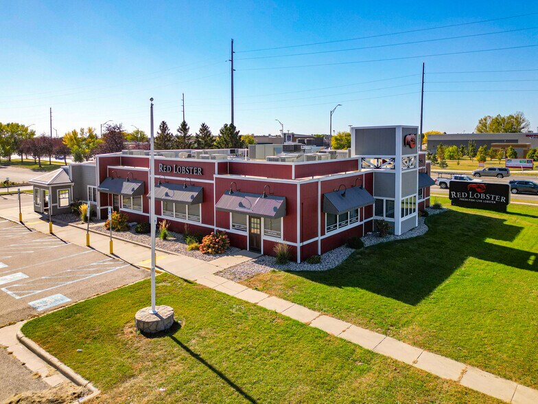 More Photos Of 2675 32nd Ave S, Grand Forks Restaurant For Sale