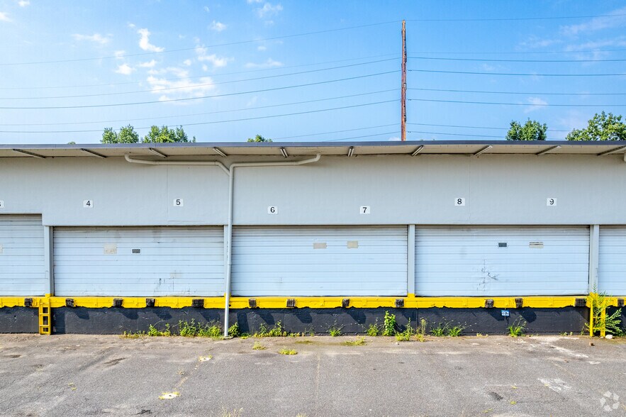 More Photos Of 7235 Boulevard Ave, Pennsauken Warehouse For Lease