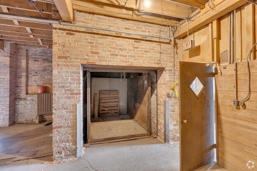 More Photos Of 410 N Western Ave, Chicago Warehouse For Lease