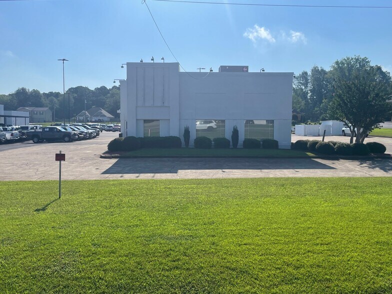 More Photos Of 710 N Brindlee Mountain Pky, Arab Fast Food For Lease