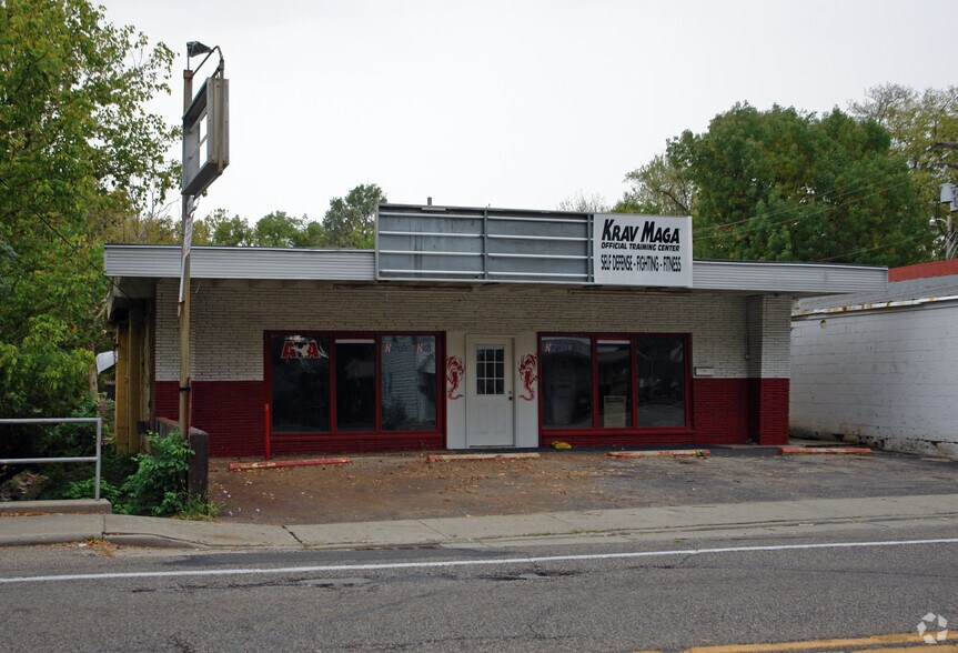 More Photos Of 205 S Main St, Bethel Freestanding For Sale