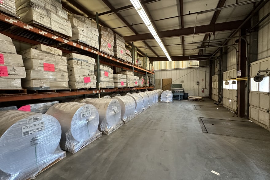 More Photos Of 24 Spring St, Florence Warehouse For Lease