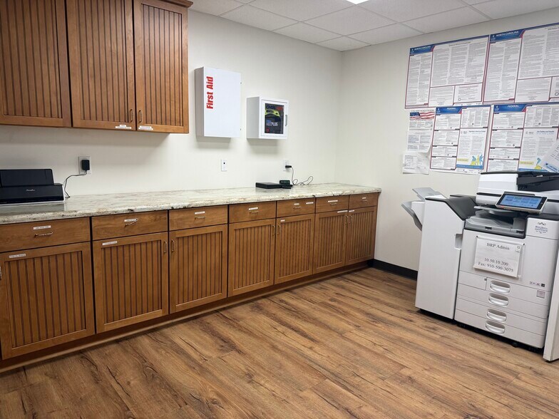 More Photos Of 1682 Middle River Loop, Fayetteville Warehouse For Lease