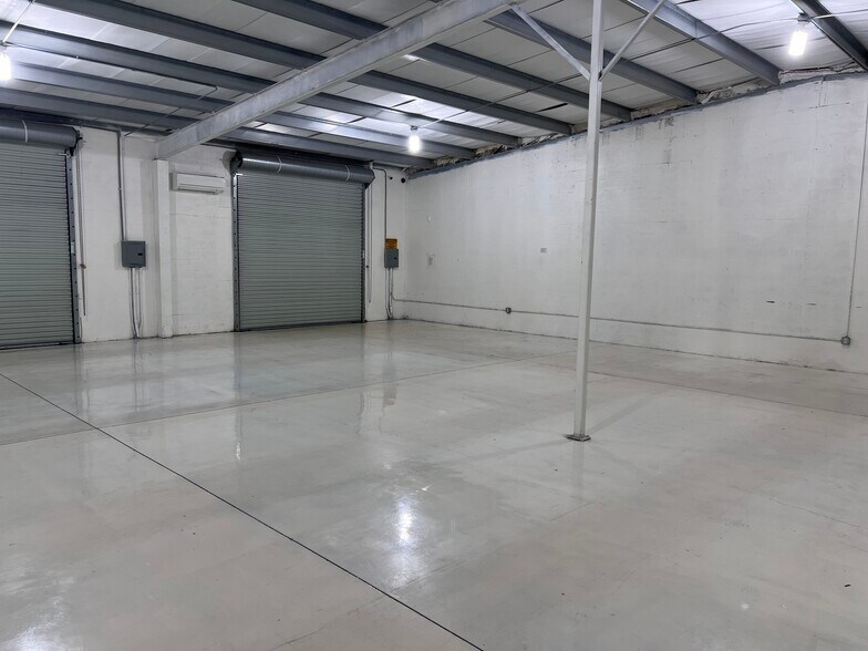 More Photos Of 5316 Lena Rd, Bradenton Light Distribution For Lease