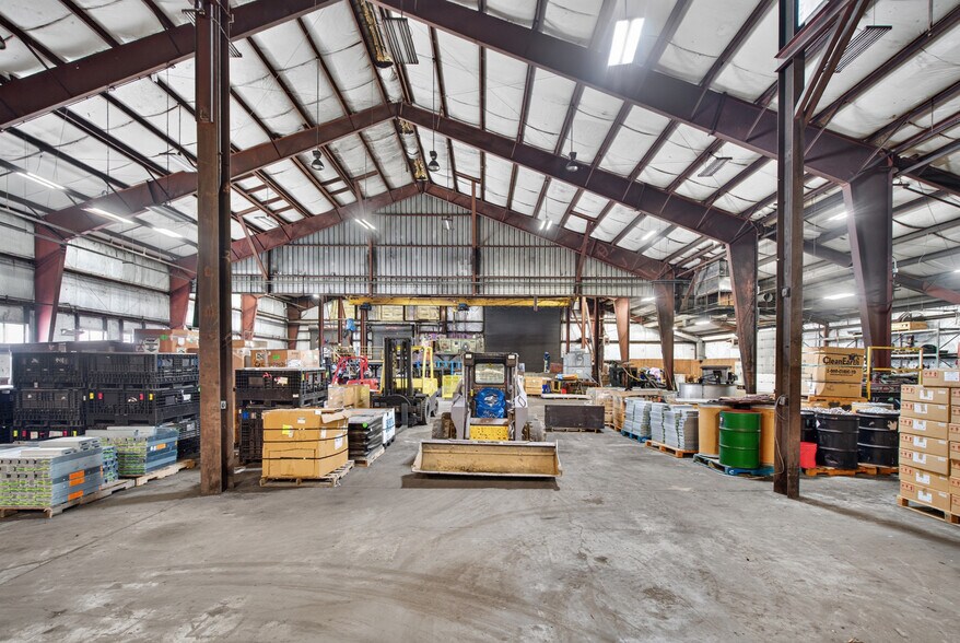 More Photos Of 211 Mill St, Springport Light Distribution For Sale