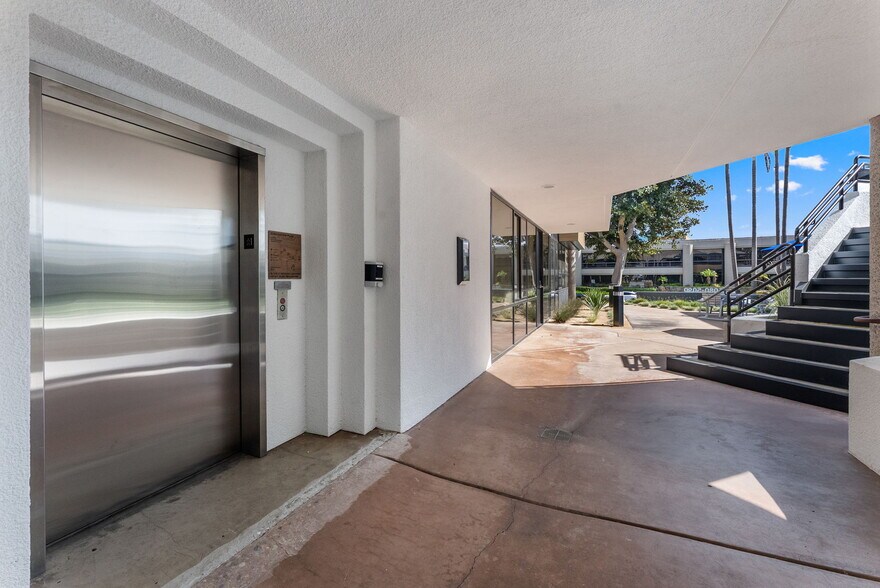 More Photos Of 5080 Shoreham Pl, San Diego Office For Sale