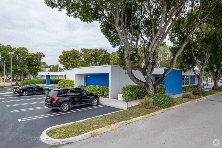 More Photos Of 8505-8521 SW 136th St, Miami Unknown For Lease