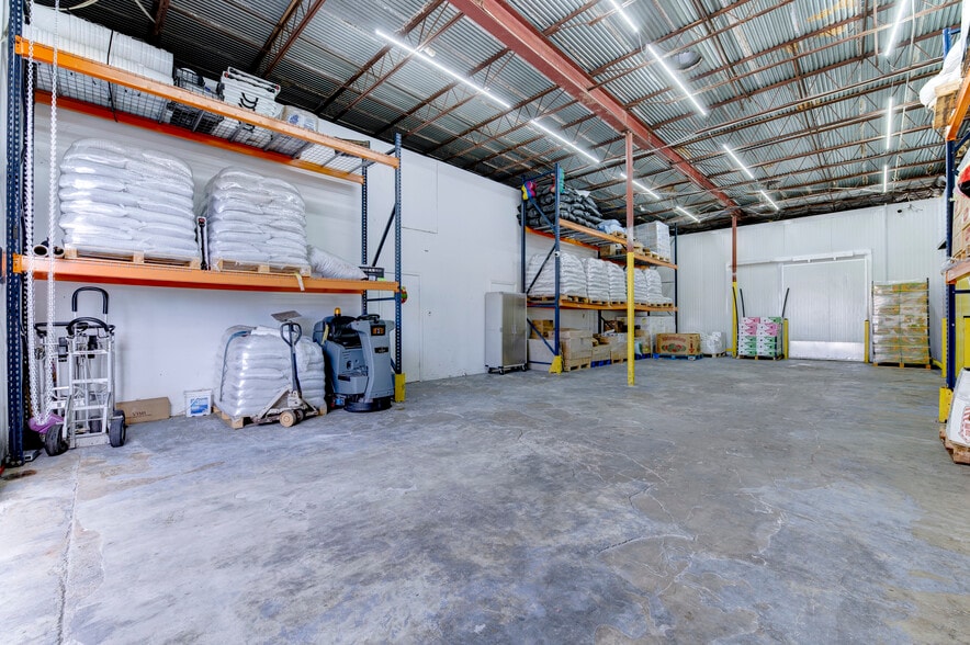 More Photos Of 7414 Domino Ln, Houston Light Distribution For Sale