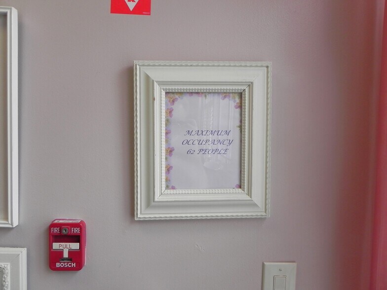 More Photos Of 2083 Orange Tree Ln, Redlands Freestanding For Lease