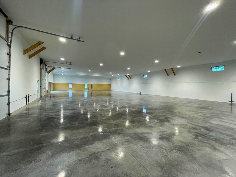 More Photos Of 975 Sawtooth Oak Cir, Harrisonburg Warehouse For Lease