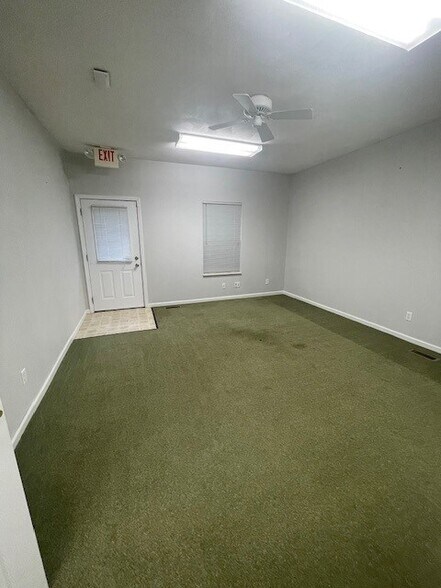 More Photos Of 122 Lincoln Place Ct, Belleville Office For Sale