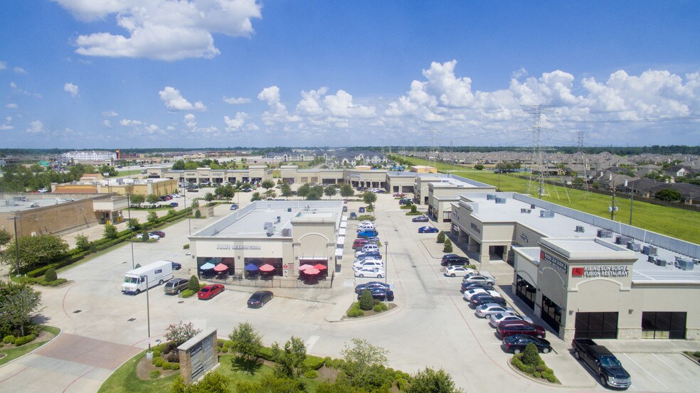 More Photos Of 9502 N Sam Houston Pky, Humble Unknown For Lease