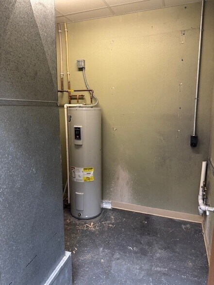 More Photos Of 668 Maratech Ave, Marathon City Unknown For Lease