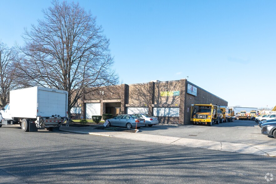 More Photos Of 75 E Jefryn Blvd, Deer Park Warehouse For Sale