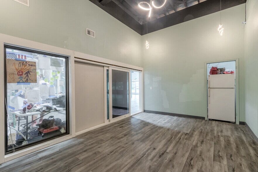 More Photos Of 719 N Ridgewood Ave, Daytona Beach General Retail For Sale