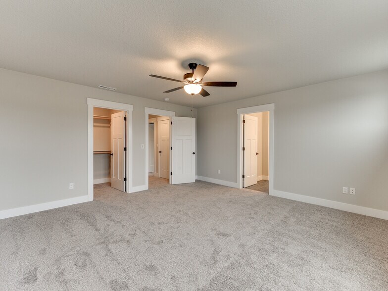 More Photos Of 2932 NW 16th St, Battle Ground Apartments For Sale