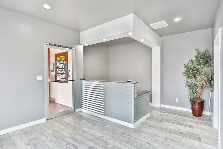 More Photos Of 209 Harding Blvd, Roseville Loft Creative Space For Lease