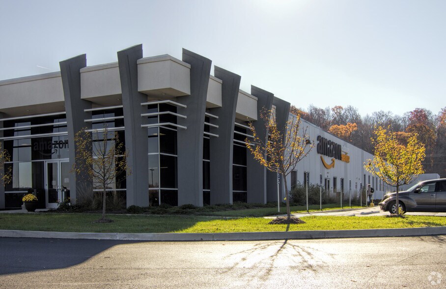 More Photos Of 500 Kinetic Dr, Huntington Office For Sale