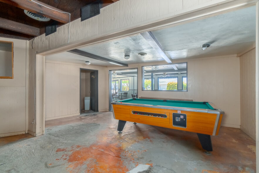 More Photos Of 2509 Lakeshore Blvd, Lakeport Restaurant For Sale