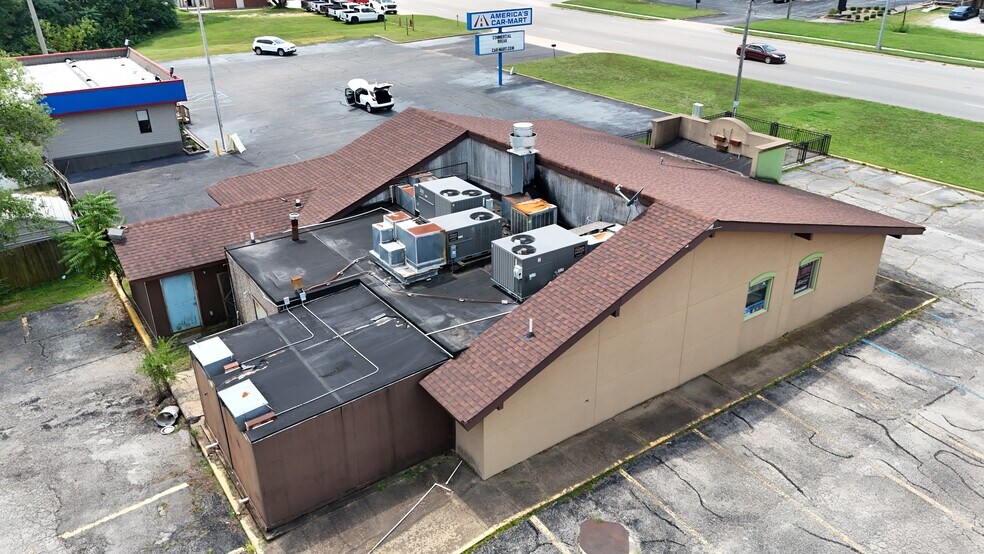 More Photos Of 1710 Porter Wagoner Blvd, West Plains Restaurant For Sale