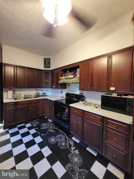 More Photos Of 402 Morgantown Rd, Reading Storefront Retail Residential For Sale