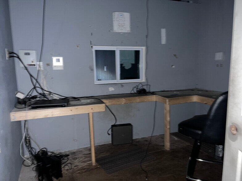 More Photos Of 1058-1068 Country Club Rd, Columbus General Retail For Sale