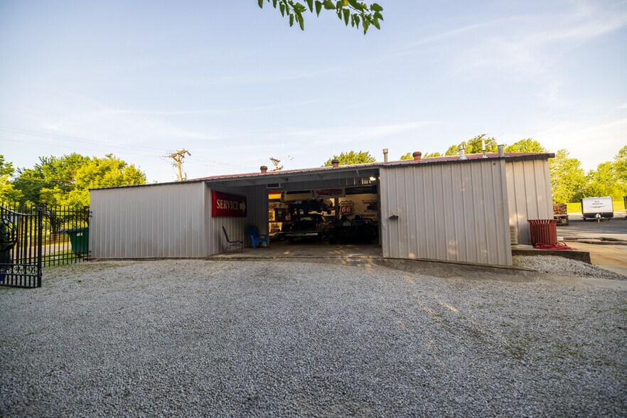 More Photos Of 23621 S State Route 291, Harrisonville Industrial For Sale