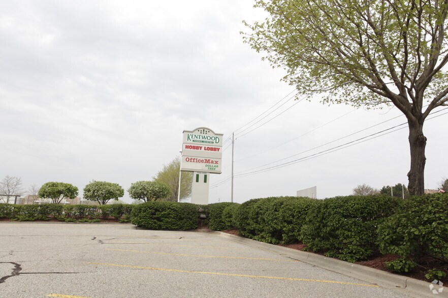 More Photos Of 4110-4250 28th St SE, Grand Rapids Unknown For Lease