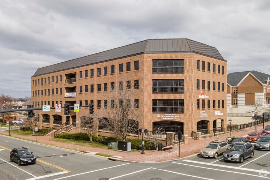 More Photos Of 3975 University Dr, Fairfax Office Residential For Lease