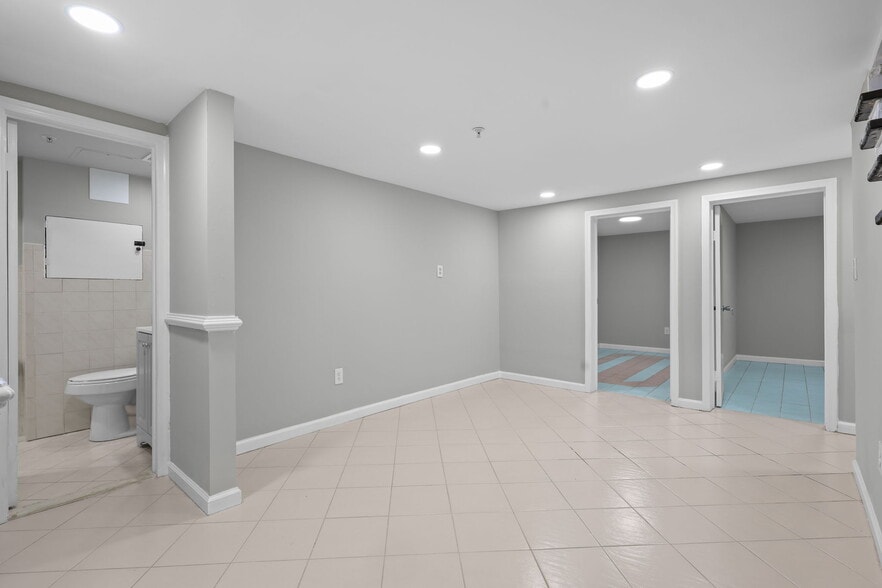More Photos Of 9725 Lookout Pl, Gaithersburg Healthcare For Sale