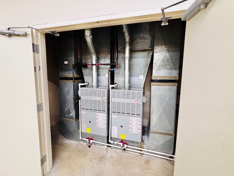 More Photos Of 27911 Clemens Rd, Westlake Office Residential For Lease