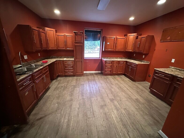 More Photos Of 2211 Windsor St, Chattanooga Service For Sale