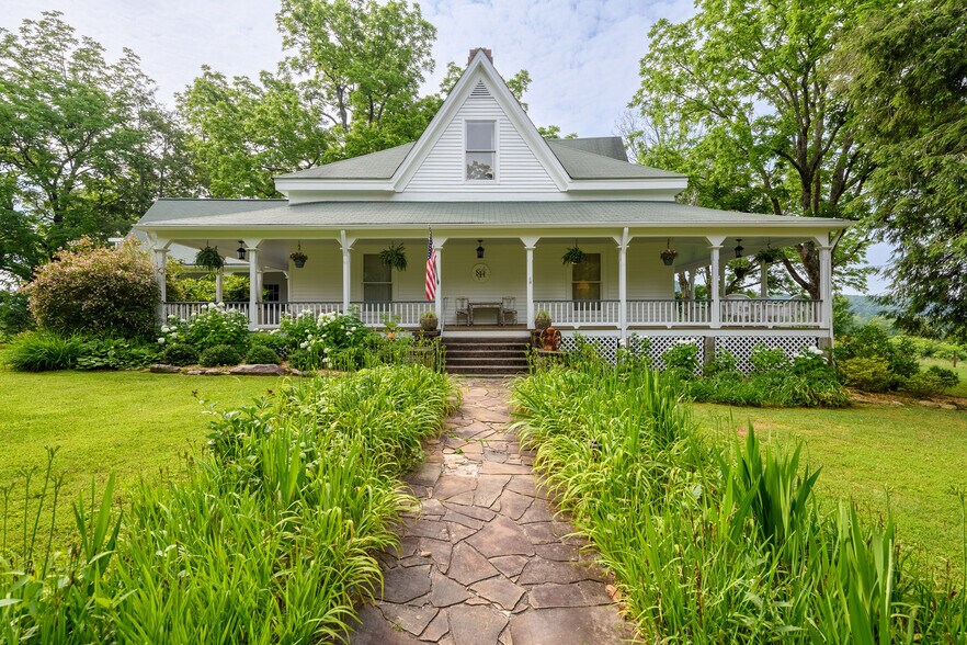 More Photos Of 1526 Highway 255 N, Sautee Nacoochee Hotel For Sale