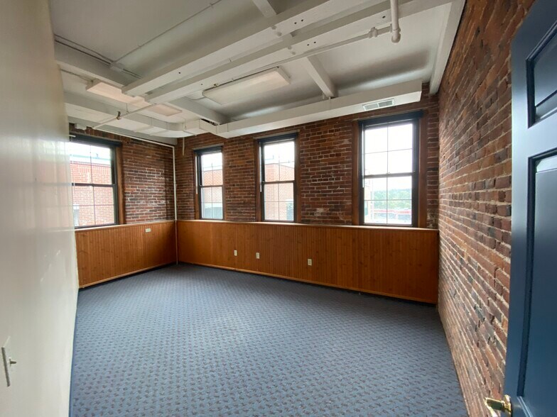 More Photos Of 31 S Main St, Concord General Retail For Sale