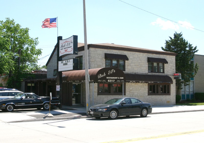 More Photos Of 6317 W Bluemound Rd, Milwaukee Bar For Sale